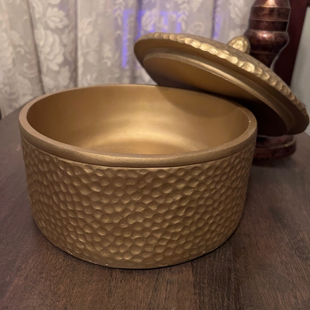 Textured Gold Lidded‎ Container - Picture 2 of 3
